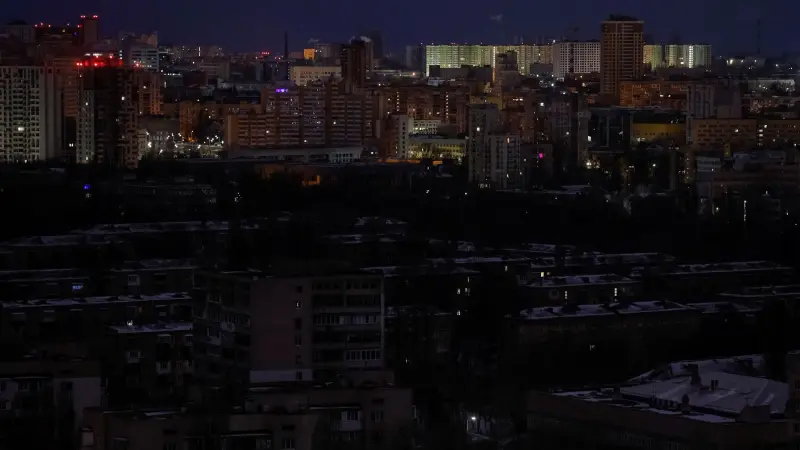 انقطاع الكهرباء عن أكثر من مليون منزل في كييف بعد غارات روسية