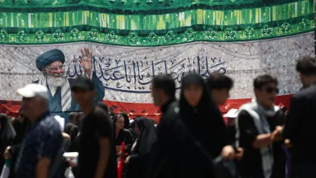 المشهد باختصار: النظام الإيراني أمام اختبار صعب.. وماكرون في دمشق قريبا