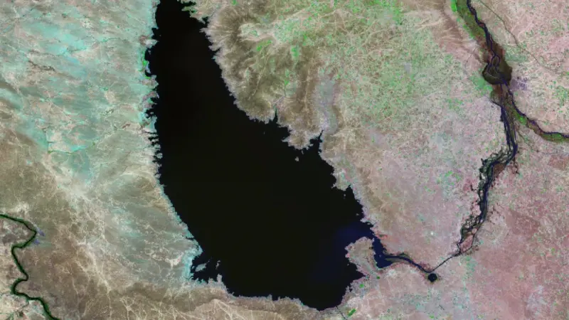 ما هي أكبر بحيرة في العراق من حيث المساحة؟