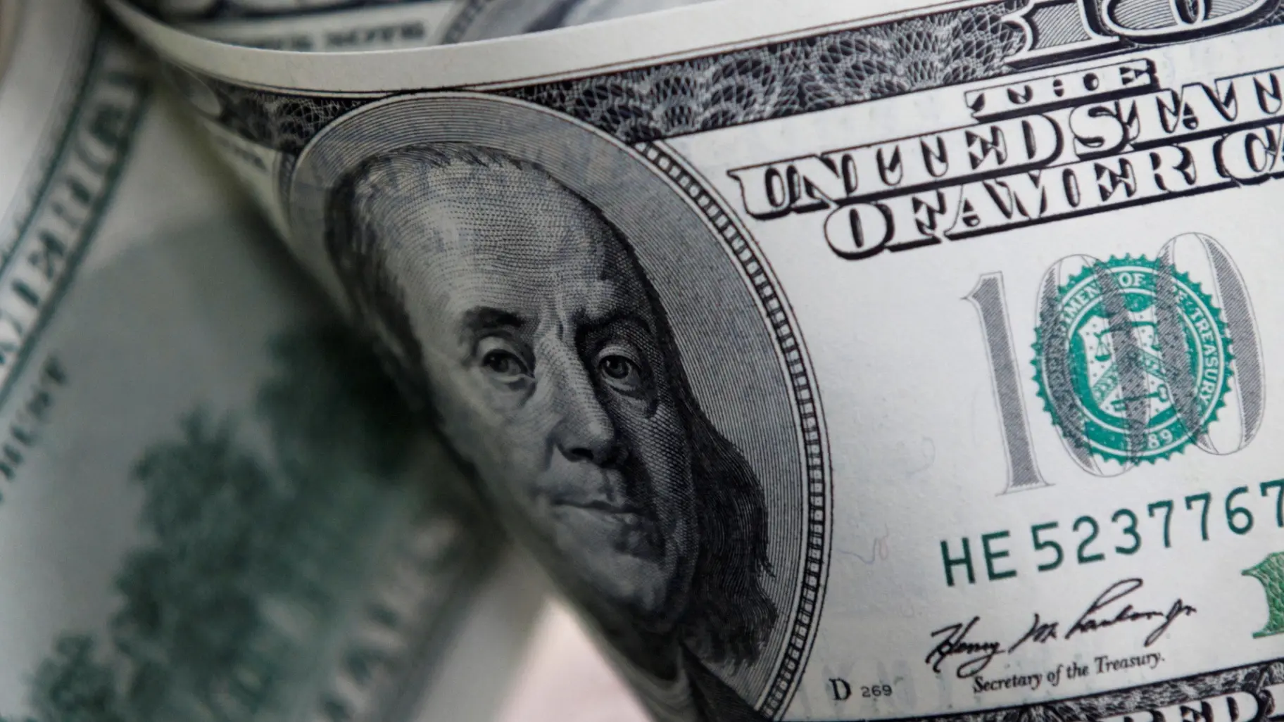 متوسط سعر الدولار مقابل الجنيه المصري اليوم نحو 47.08 جنيهًا للشراء (رويترز) متوسط سعر الدولار مقابل الجنيه المصري اليوم نحو 47.08 جنيهًا للشراء (رويترز)