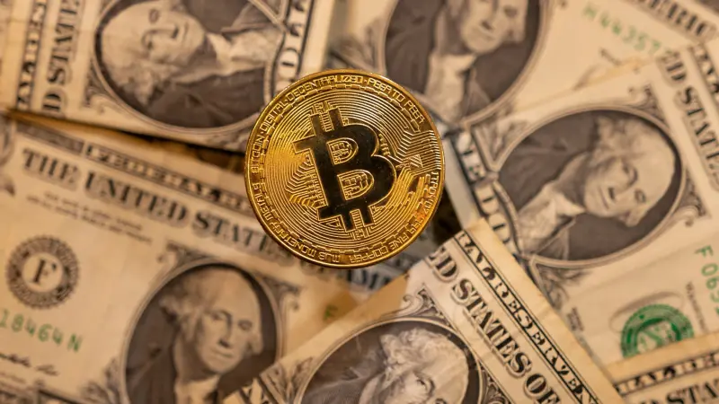 البيتكوين تصارع للبقاء فوق مستوى سعري مهم.. إليك التفاصيل