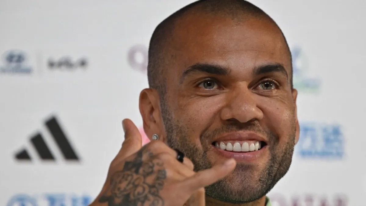 داني ألفيش يستثمر في فريق برتغالي.. هل يعود للعب؟ 