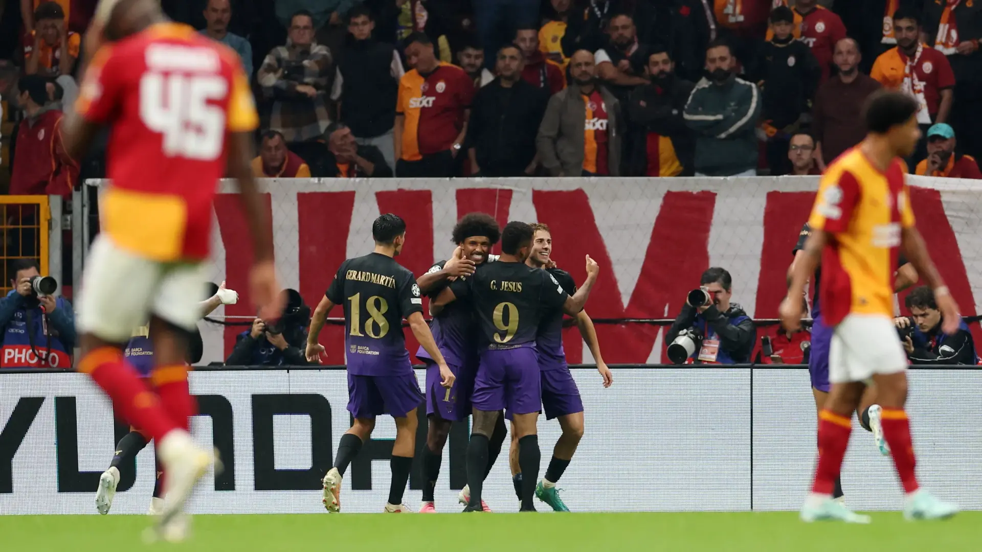 برشلونة يحقق انتصاره الـ2 في دوري أبطال أوروبا (رويترز) برشلونة يحقق انتصاره الـ2 في دوري أبطال أوروبا (رويترز)