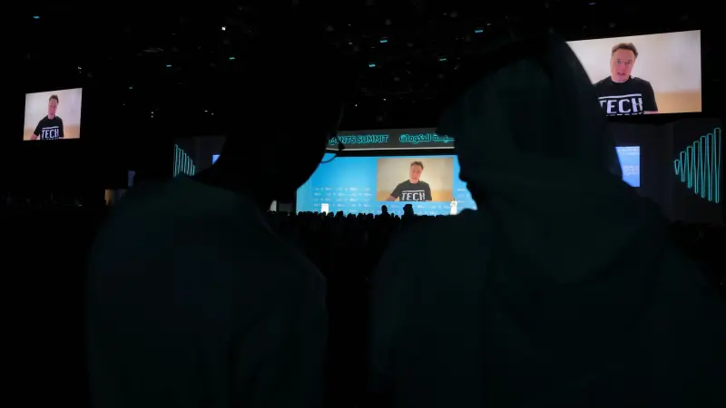 نقلة نوعية.. ماسك يكشف النقاب عن مشروع "دبي لوب"