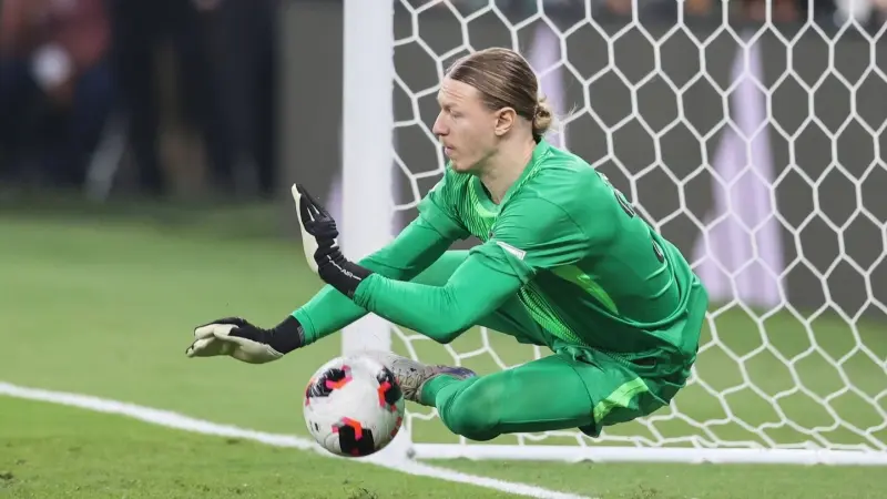 من هو سافونوف؟ بطل الصدفة الذي أهدى إنريكي السداسية التاريخية