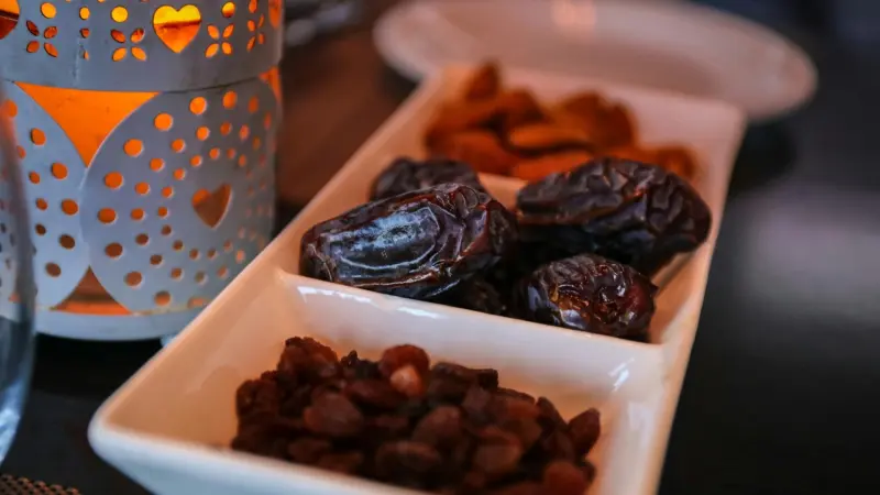 إمساكية شهر رمضان 2025 في الكويت.. دليل الصائم لمواقيت السحور والإفطار