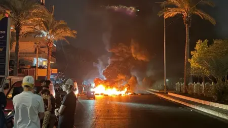 related_news_inside_blogsفيديو - أنصار "حزب الله" يقطعون الطرق في بيروت احتجاجا على الاتفاق