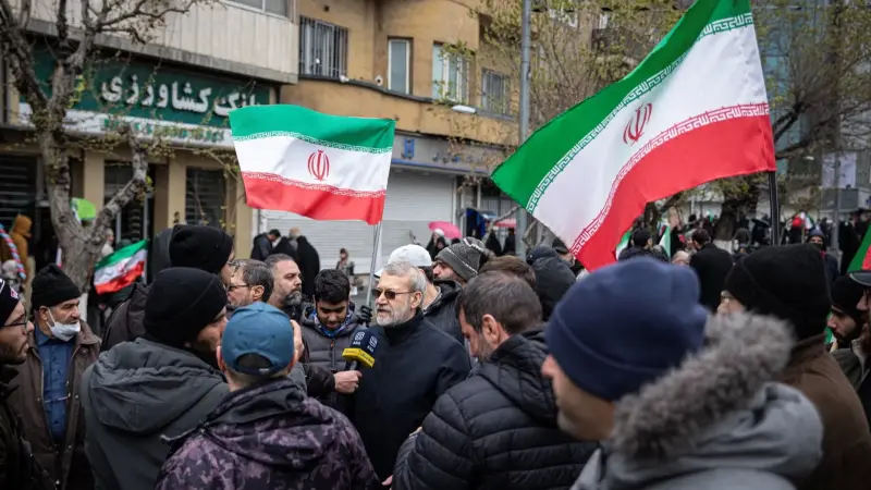 رهان ترامب.. تقرير يكشف زيادة احتمالات تغيير النظام في إيران