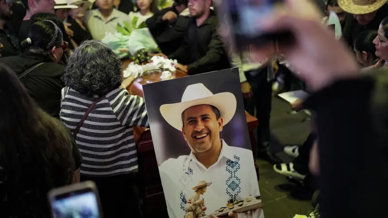 صور - تفاصيل صادمة حول قتل عمدة خلال "احتفالات الموتى" بالمكسيك