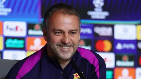 فليك يؤكد جاهزية فرينكي دي يونغ لمواجهة أتلتيكو مدريد