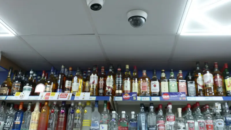 الصحة العالمية تدعم وضع علامات تحذير من السرطان على الكحوليات