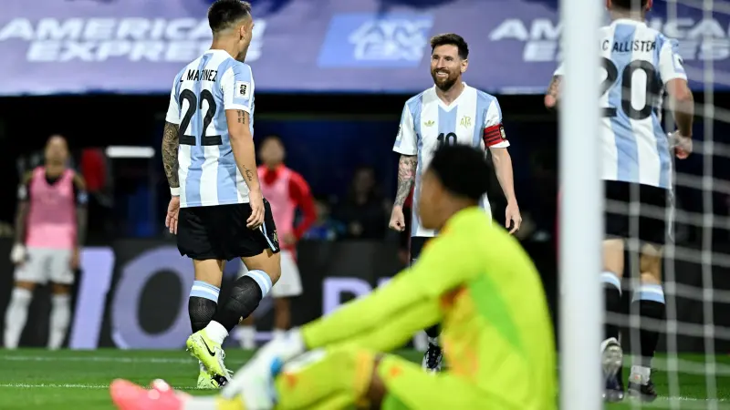 هل سيشارك ميسي في كأس العالم 2026؟ سكالوني يجيب