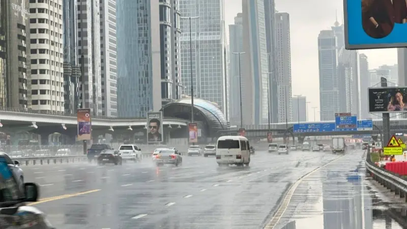 فيديو - الإمارات تستقبل أمطار الصيف.. وهذا طقس الأيام المقبلة