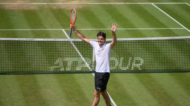 التصنيف العالمي للتنس - فريتز يزيح ديوكوفيتيش وشيلتون يدخل قائمة الكبار