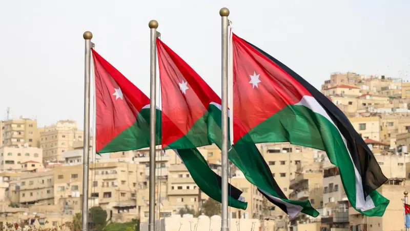 فيتش تثبّت تصنيف الأردن الائتماني عند BB-