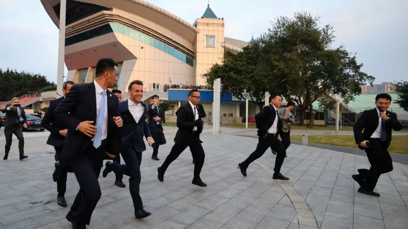 فيديو - ماكرون يمارس رياضة الركض في الصين