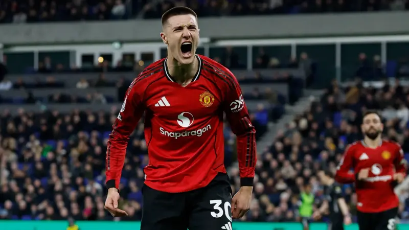 الدوري الإنجليزي - مانشستر يونايتد يعود للانتصارات من بوابة إيفرتون