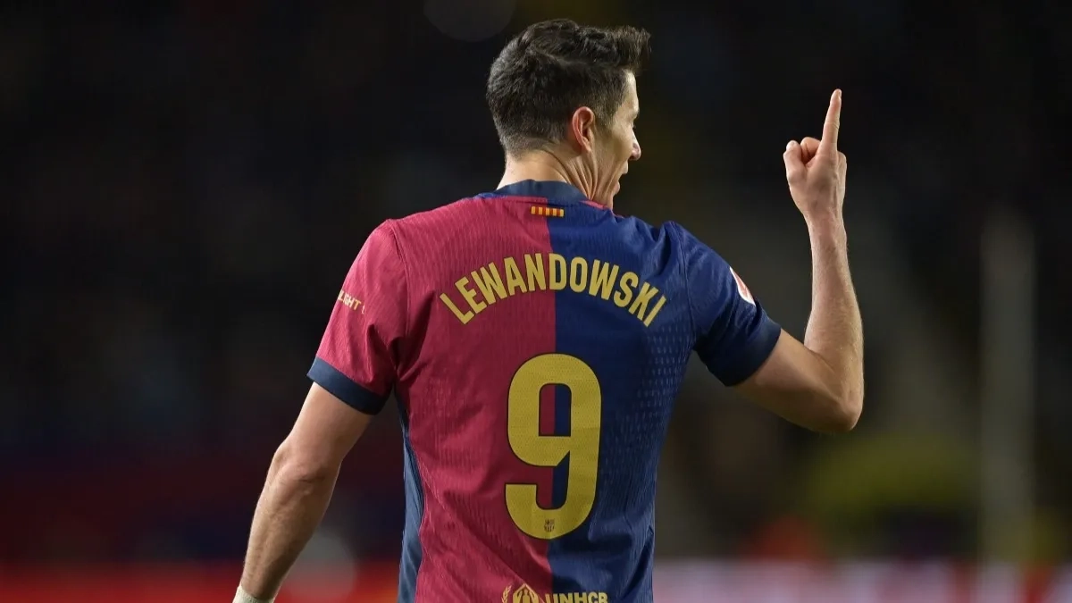 ليفاندوفسكي يلمّح لقرار حاسم بشأن مستقبله مع برشلونة 