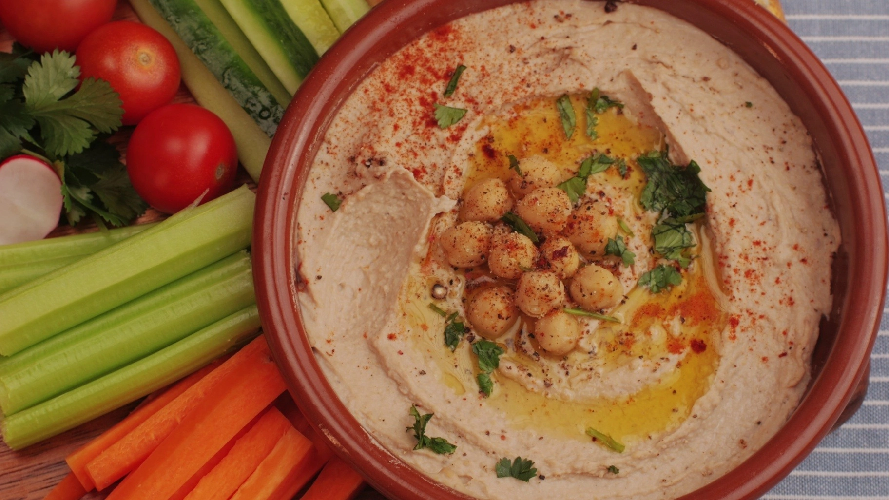 من أشهر المقبلات.. كم عدد السعرات الحرارية في الحمص؟ 