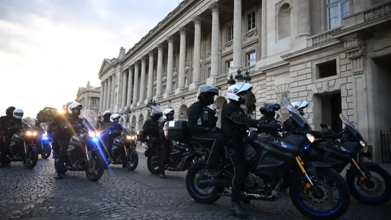 فيديو - فرنسا.. إخلاء ساحة الكونكورد وتعبئة 45 ألف عنصر أمني لمواجهة الشغب