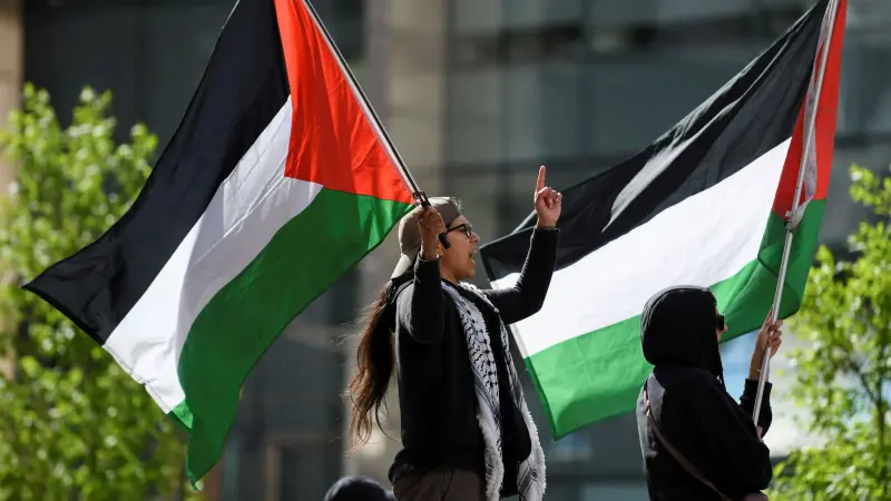 الكوفية تُشعل جدل الشعارات السياسية في الجامعات المغربية