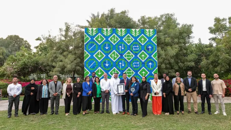 الإمارات.. أكبر جدارية موزاييك من أغطية بلاستيكية تدخل "غينيس"