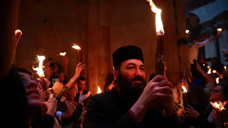 القدس.. آلاف الحجاج يحيون سبت النور المقدس 2026