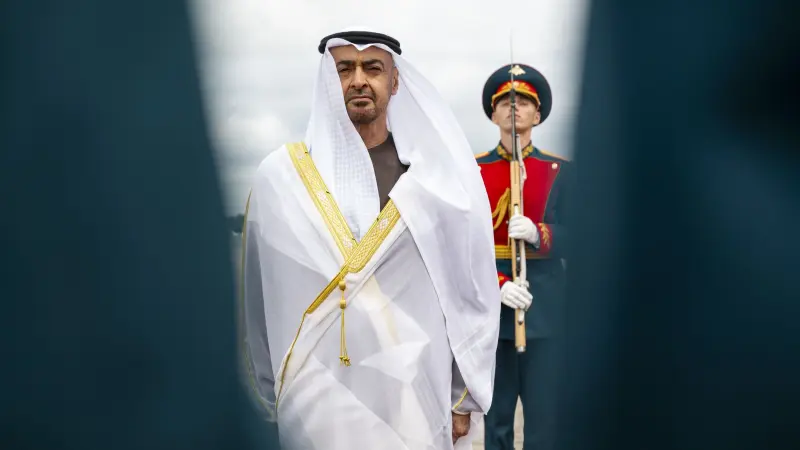 رئيس الإمارات يصل إلى موسكو في زيارة رسمية