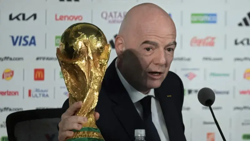 المشهد سبورتس: خطة إنفانتينو تُغضب عالم كرة القدم.. ومانشيني يعتذر لجماهير إيطاليا