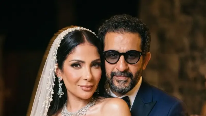 منى زكي تحقق حلمها وتطل بالأبيض مجددًا.. ما حقيقة صور الزفاف؟