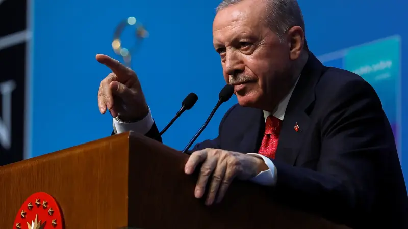 صورة - هذه هدية إردوغان لكل زعيم شارك في قمة "الناتو"