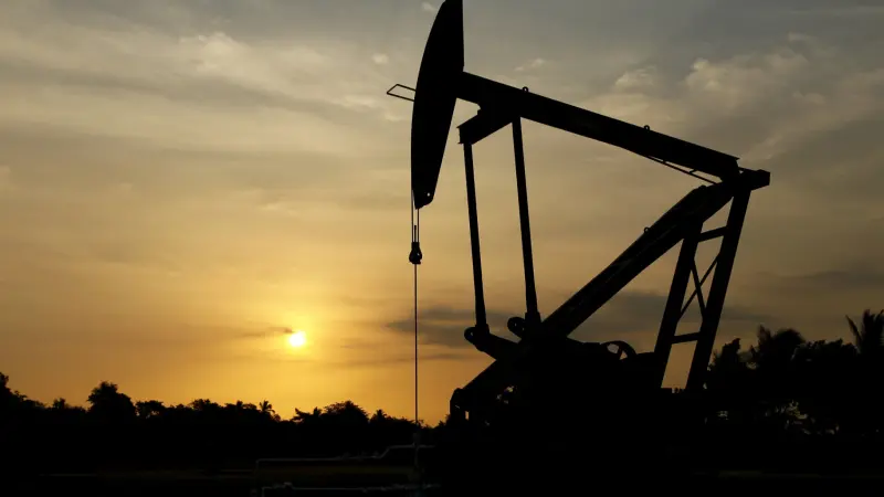 النفط يتحرك بحذر.. مكاسب هامشية قبل اجتماع أوبك+ ومصير حرب أوكرانيا