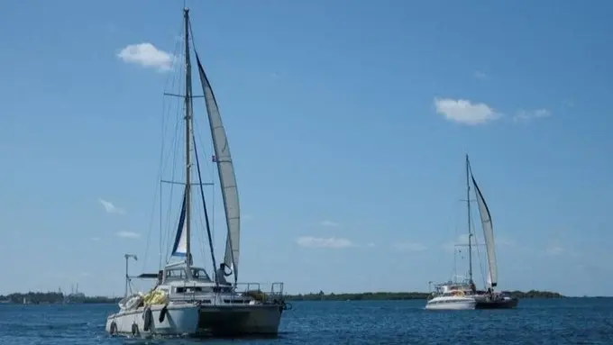 فقدان قاربين كانا ينقلان مساعدات إلى كوبا