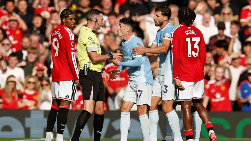 ديربي مانشستر - فيديو: طرد فيل فودين يشعل الجدل وبرونو فيرنانديز يفلت من عقوبة