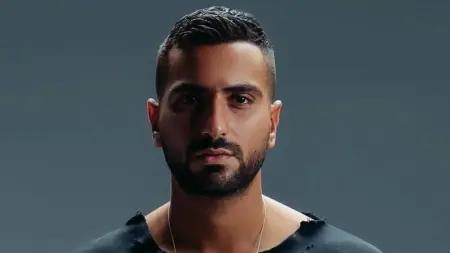 فيديو - محمد الشرنوبي يُثير الجدل خلال حفل زفاف لينا الطهطاوي