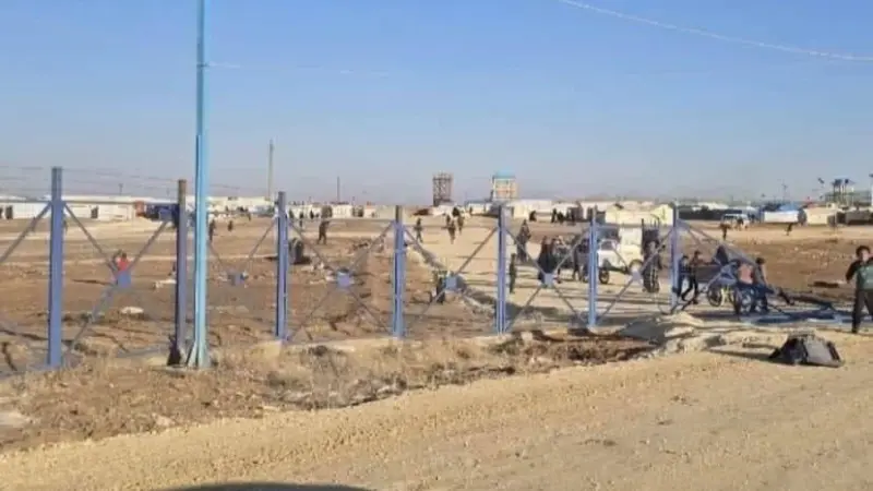 "قسد" تنسحب من مخيم الهول الذي يضم عائلات مقاتلي "داعش"