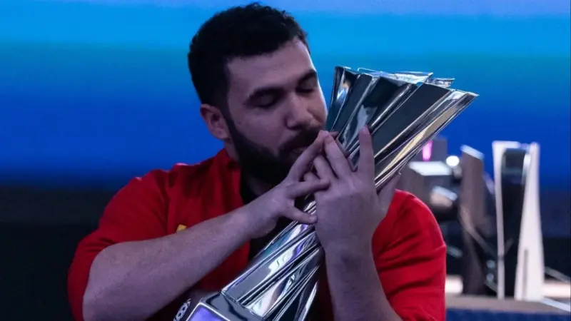 أبو مكة يتوج بلقب الدوري السعودي الإلكتروني للمحترفين ويحقق إنجازا استثنائيا