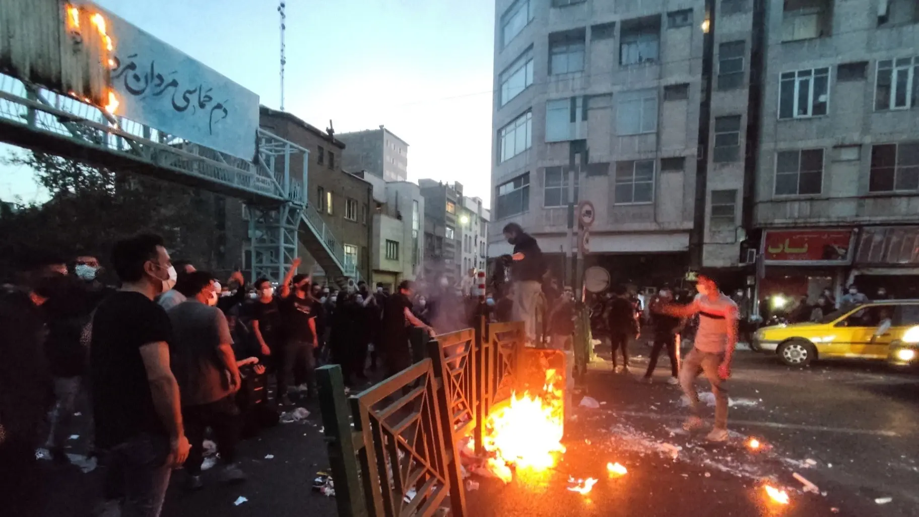 السلطات الإيرانية نفذت حكم الإعدام بحق رجلين (رويترز) السلطات الإيرانية نفذت حكم الإعدام بحق رجلين (رويترز)