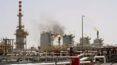 النفط يواصل الارتفاع مع ضبابية المشهد في الشرق الأوسط
