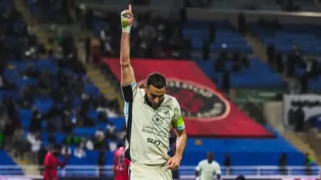 related_news_inside_blogsهل يستغل الهلال خلافات بنزيما والعميد للحصول على خدماته؟