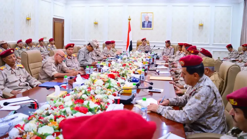 توحيد الجهود ضد "الحوثيين".. أهم مخرجات اجتماع عسكري استثنائي في عدن