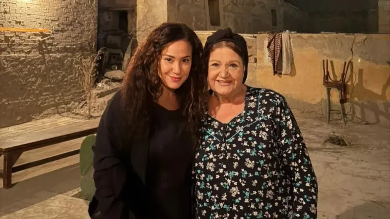 ميمي جمال تعلّق على الصفعة بين هند صبري ومها نصار