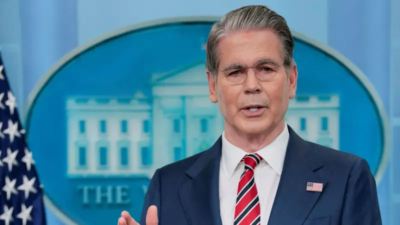 واشنطن توقف إعفاءات العقوبات على النفط الإيراني والروسي