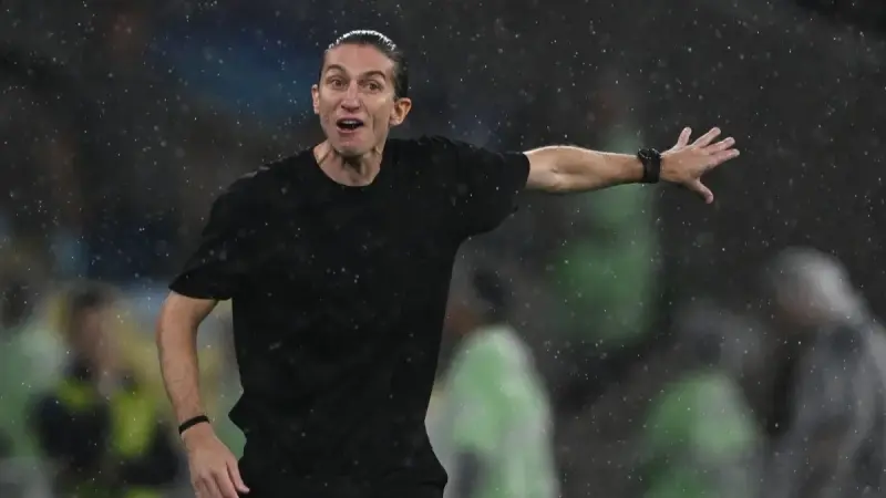 أسباب صادمة وراء إقالة فيليبي لويس من تدريب فلامينغو.. ما علاقة تشيلسي؟