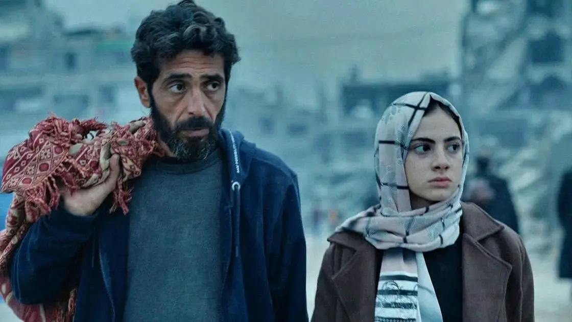 يروي فيلم "غزة 13" قصة المراهقة رغد التي تحاول التأقلم مع الحياة في غزة (فيسبوك) يروي فيلم "غزة 13" قصة المراهقة رغد التي تحاول التأقلم مع الحياة في غزة (فيسبوك)