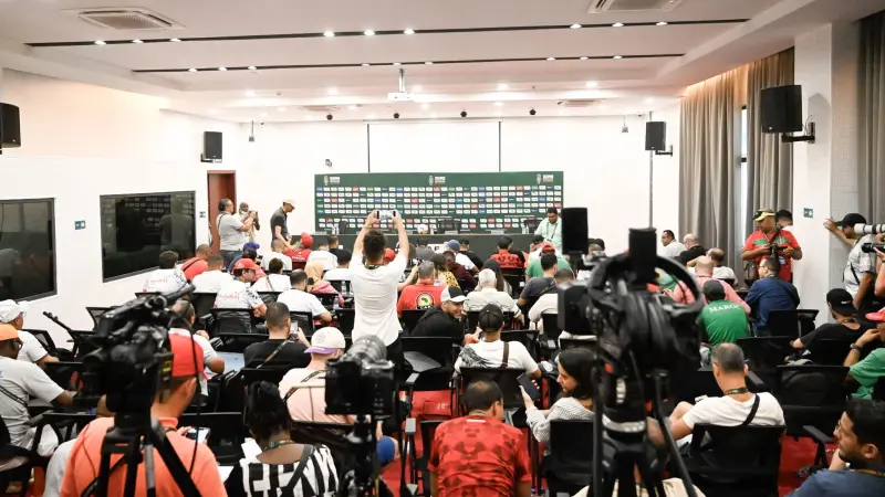 مشاحنات ومبالغة في التشجيع.. الكاف يتوعد بمعاقبة سلوك صحفيين في بطولة أمم إفريقيا