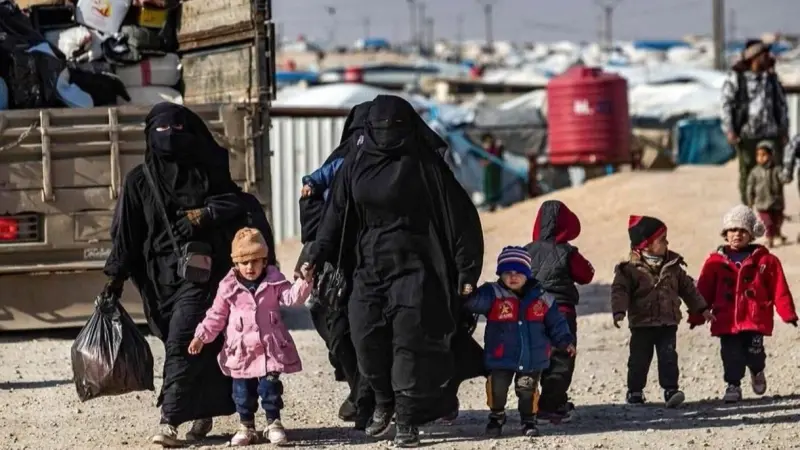 أكثر من 800 عراقي يغادرون مخيم الهول في سوريا