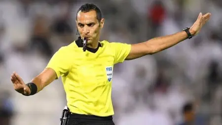 حكم مباراة الأهلي والترجي التونسي اليوم في نهائي دوري أبطال إفريقيا.. صافرة جزائرية للقمّة