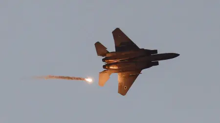 صاروخ صيني محتمل وراء إسقاط مقاتلة F-15 في إيران