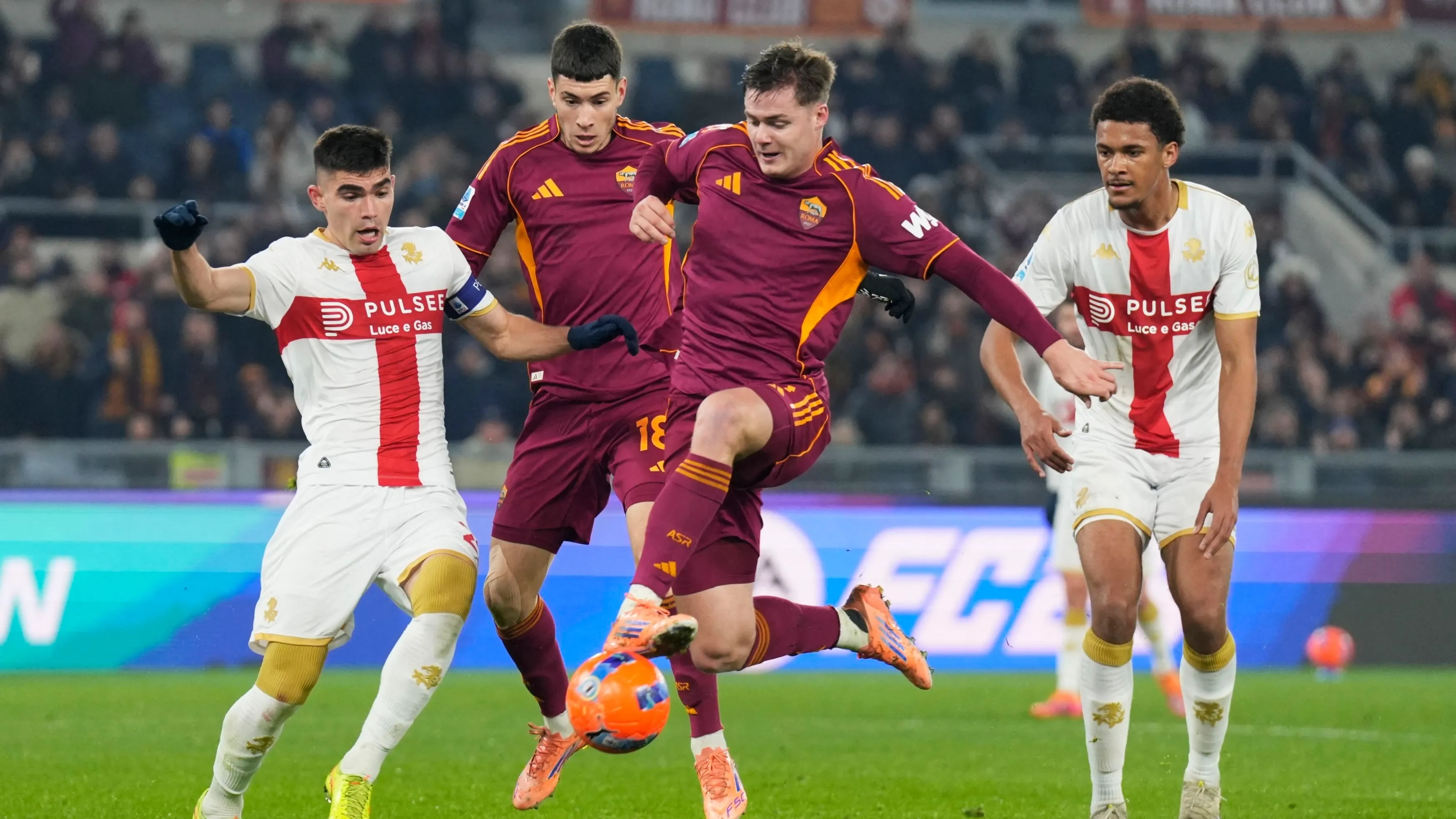 الدوري الإيطالي - ثلاثية روما أمام جنوى تقوده إلى المربع الذهبي 